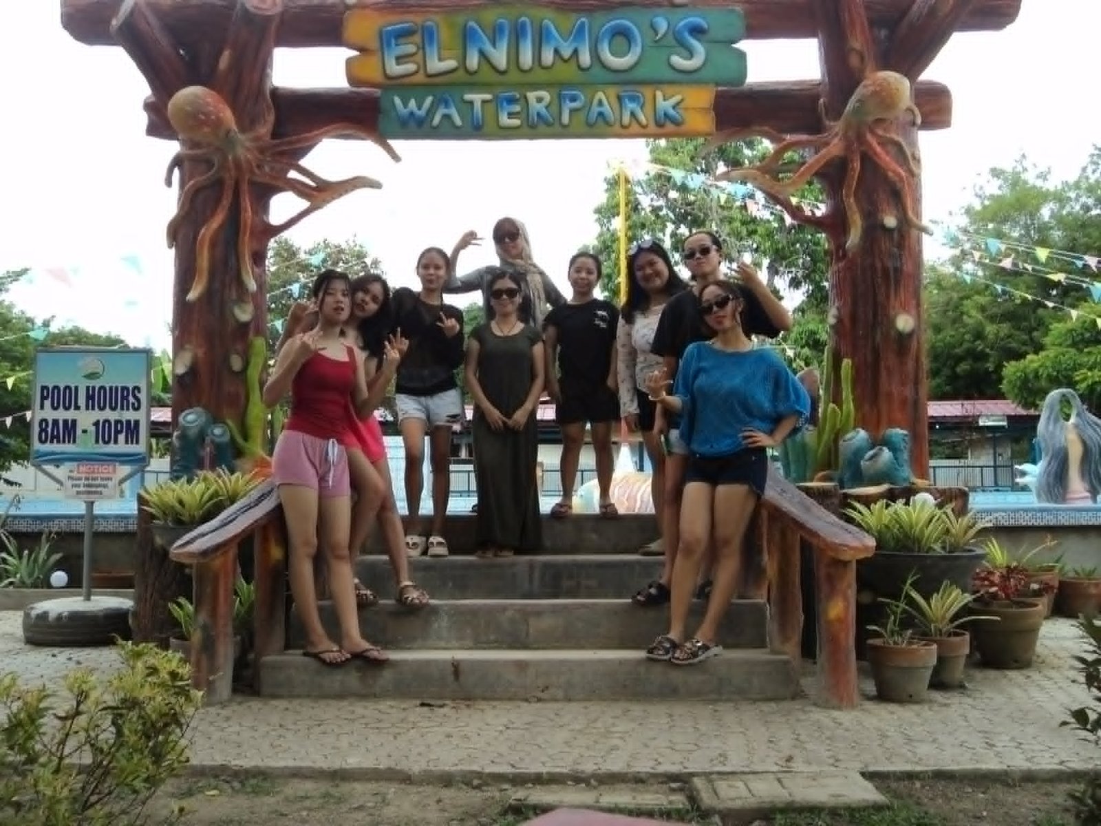 Welcome sign group photo