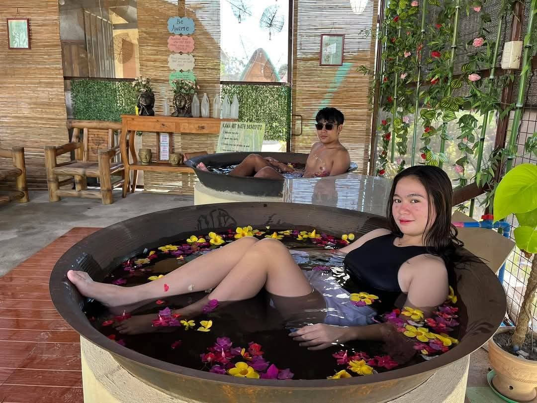 Flower-petal Kawa hot bath tubs